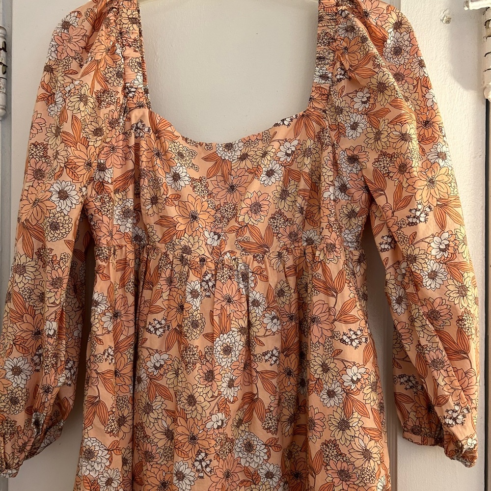 Such a cute dress! Peach floral perfect for summer and a vacation! - Picture 6 of 8